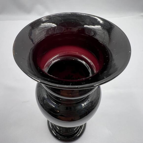 Vintage Black Glass Vase, Victorian era style handpainted floral decor - Picture 5 of 7